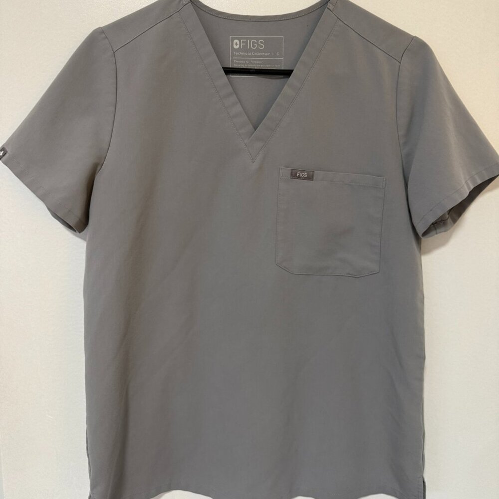 FIGS Cement Catarina™ - One-Pocket Scrub Top